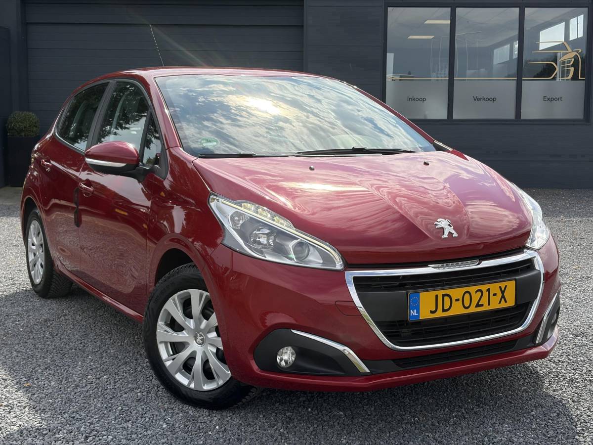 Peugeot 208 Peugeot 208 1.2 PureTech Blue Lion ✓D-riem vv in 2025✓1e Eigenaar✓Navi✓Carplay✓Trekhaak✓Recent beurt gehad✓Airco✓Cruise✓5 Deurs✓Pdc✓N.A.P✓Apk tot 03-2027