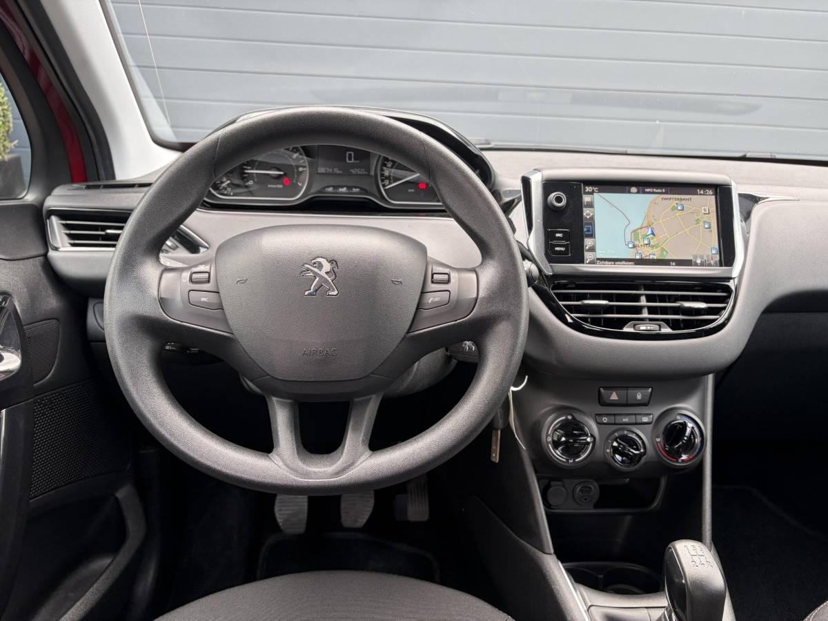Peugeot 208 Peugeot 208 1.2 PureTech Blue Lion ✓D-riem vv in 2025✓1e Eigenaar✓Navi✓Carplay✓Trekhaak✓Recent beurt gehad✓Airco✓Cruise✓5 Deurs✓Pdc✓N.A.P✓Apk tot 03-2027