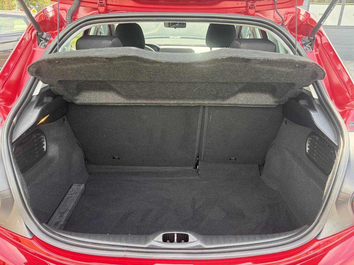 Peugeot 208 Peugeot 208 1.2 PureTech Blue Lion ✓D-riem vv in 2025✓1e Eigenaar✓Navi✓Carplay✓Trekhaak✓Recent beurt gehad✓Airco✓Cruise✓5 Deurs✓Pdc✓N.A.P✓Apk tot 03-2027