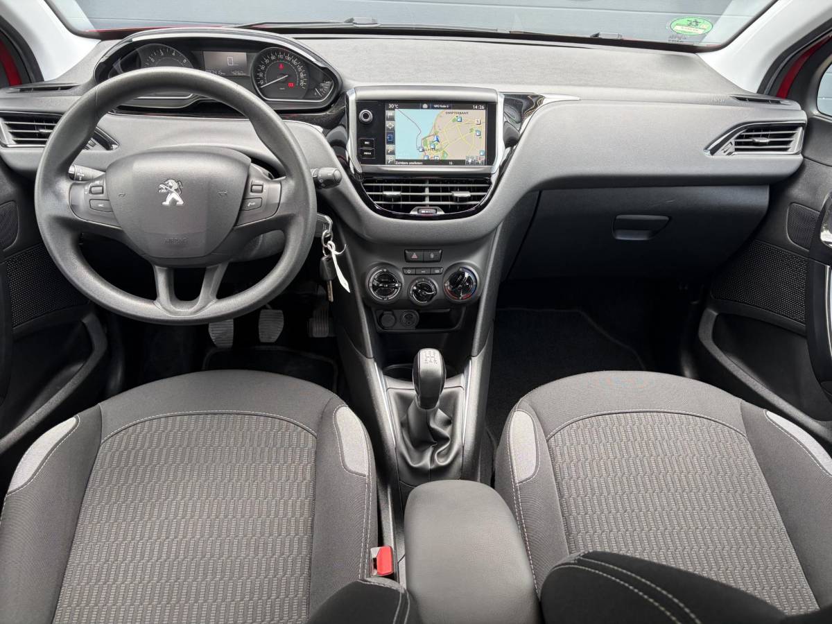 Peugeot 208 Peugeot 208 1.2 PureTech Blue Lion ✓D-riem vv in 2025✓1e Eigenaar✓Navi✓Carplay✓Trekhaak✓Recent beurt gehad✓Airco✓Cruise✓5 Deurs✓Pdc✓N.A.P✓Apk tot 03-2027