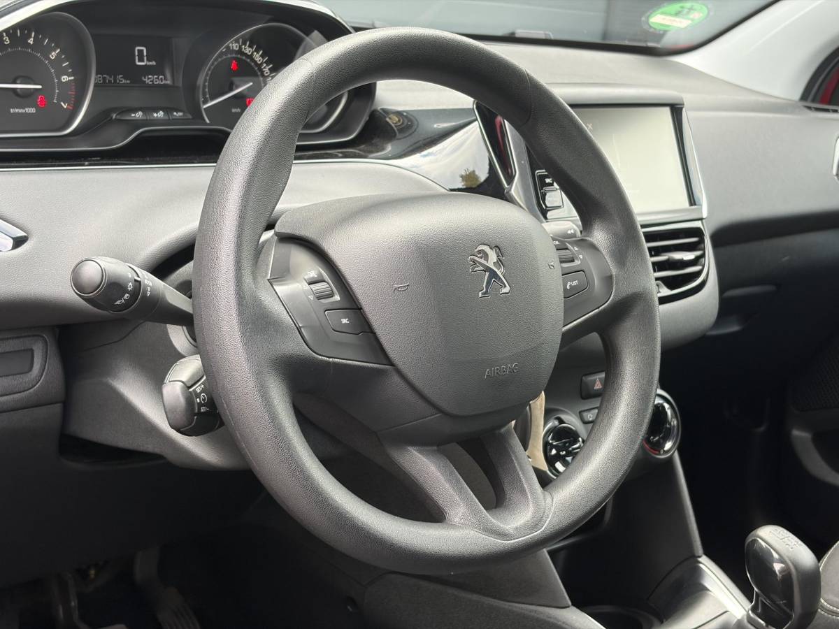 Peugeot 208 Peugeot 208 1.2 PureTech Blue Lion ✓D-riem vv in 2025✓1e Eigenaar✓Navi✓Carplay✓Trekhaak✓Recent beurt gehad✓Airco✓Cruise✓5 Deurs✓Pdc✓N.A.P✓Apk tot 03-2027