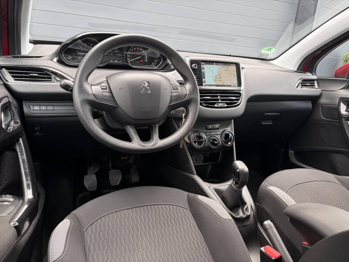 Peugeot 208 Peugeot 208 1.2 PureTech Blue Lion ✓D-riem vv in 2025✓1e Eigenaar✓Navi✓Carplay✓Trekhaak✓Recent beurt gehad✓Airco✓Cruise✓5 Deurs✓Pdc✓N.A.P✓Apk tot 03-2027