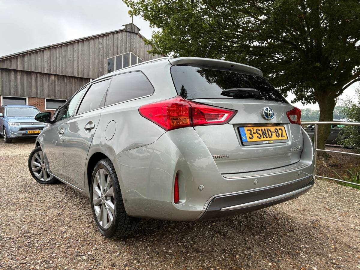 Toyota Auris Toyota Auris Touring Sports 1.8 Hybrid Lease Pro | Panodak + Navi + Clima nu €6.975,-!!