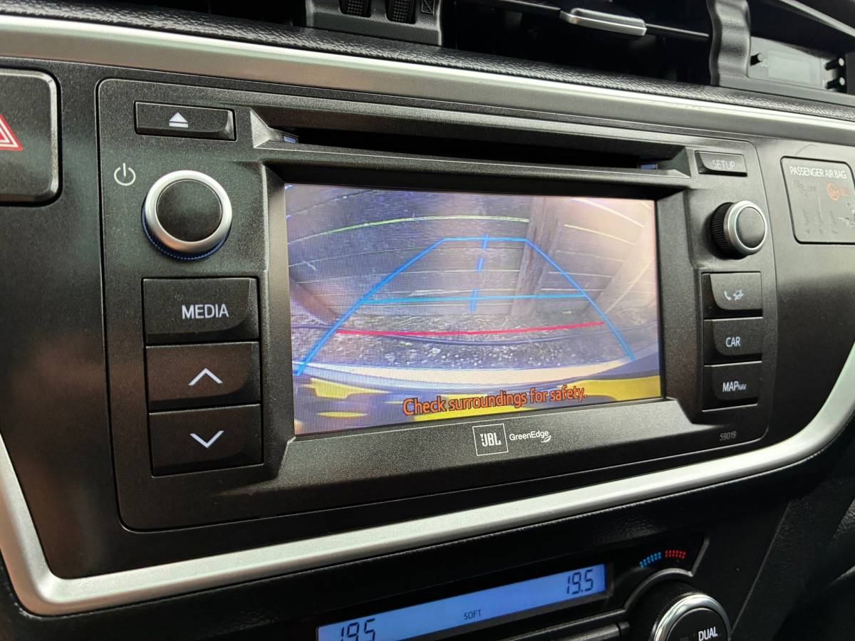 Toyota Auris Toyota Auris Touring Sports 1.8 Hybrid Lease Pro | Panodak + Navi + Clima nu €6.975,-!!