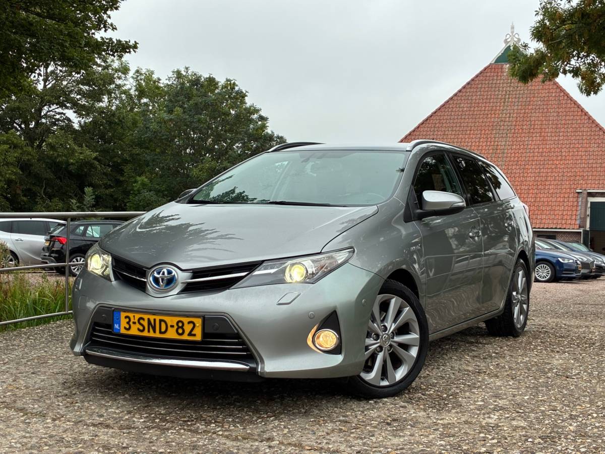 Toyota Auris Toyota Auris Touring Sports 1.8 Hybrid Lease Pro | Panodak + Navi + Clima nu €6.975,-!!