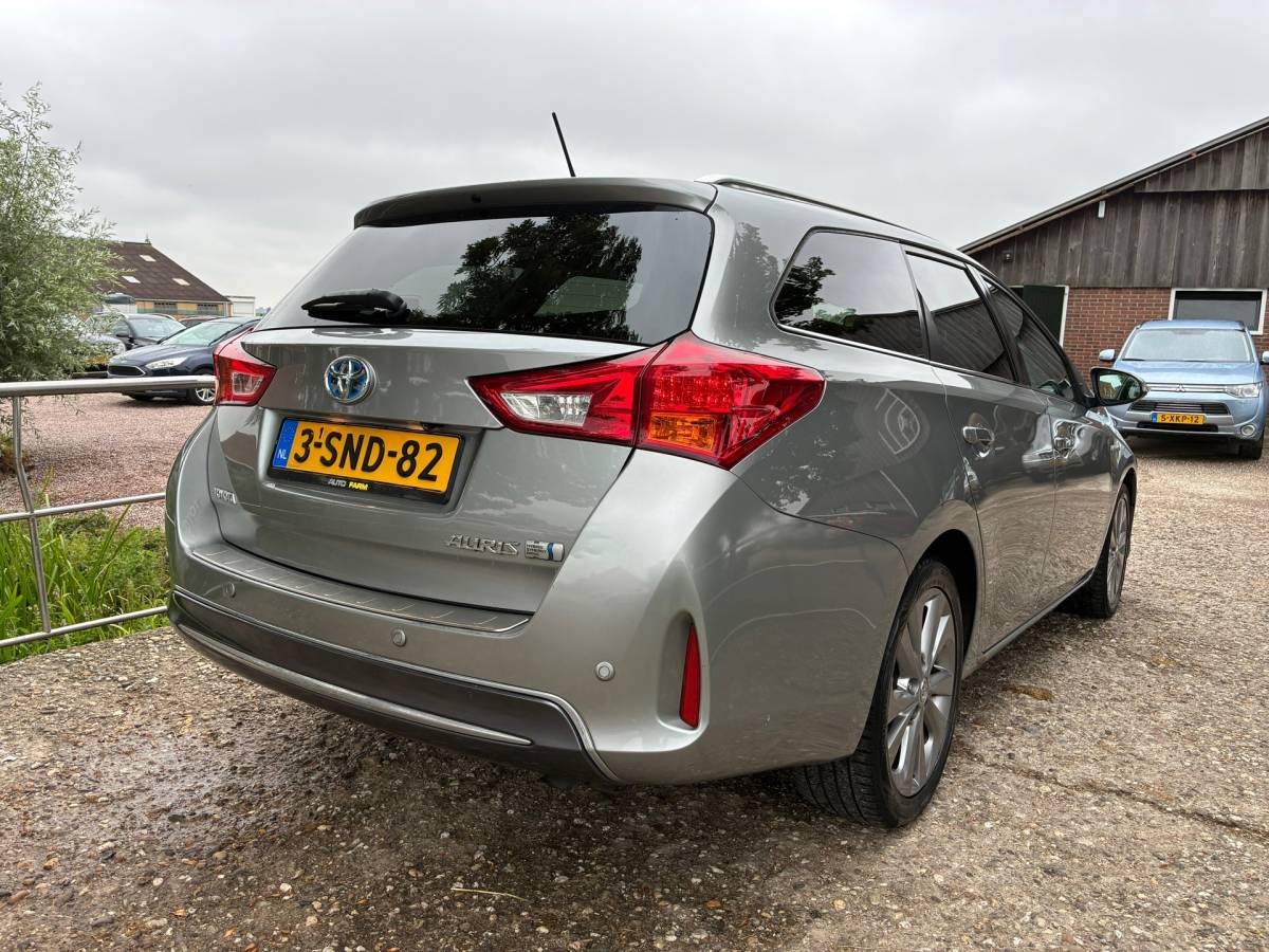 Toyota Auris Toyota Auris Touring Sports 1.8 Hybrid Lease Pro | Panodak + Navi + Clima nu €6.975,-!!