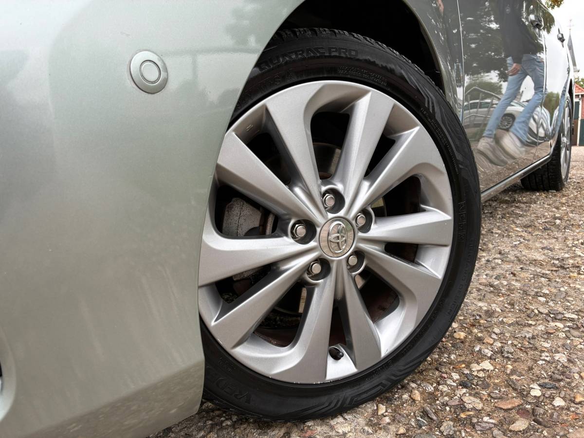 Toyota Auris Toyota Auris Touring Sports 1.8 Hybrid Lease Pro | Panodak + Navi + Clima nu €6.975,-!!