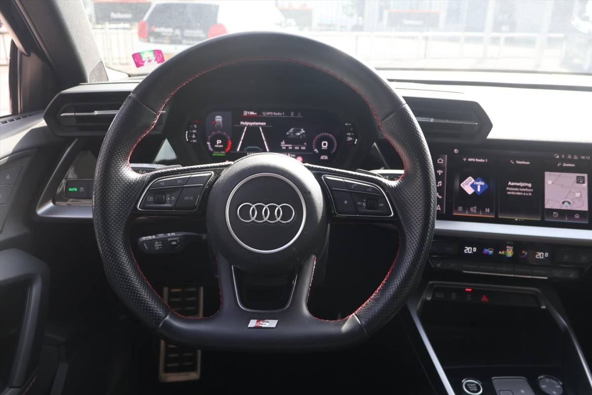 Audi A3 Audi A3 Sportback 35 S-Line TFSI 150pk | Navi | Trekhaak | RS Stoelen | Carplay | Sportstoelen | Stoelverwarming |
