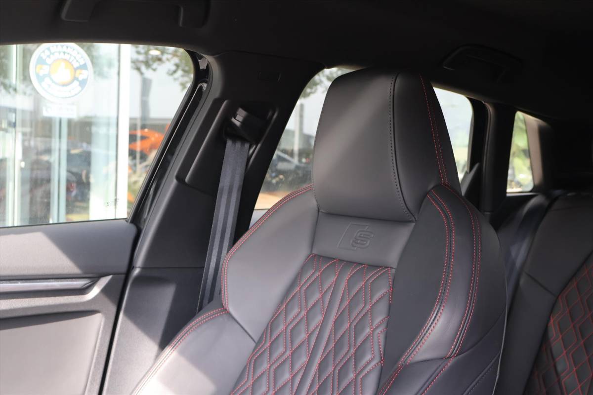 Audi A3 Audi A3 Sportback 35 S-Line TFSI 150pk | Navi | Trekhaak | RS Stoelen | Carplay | Sportstoelen | Stoelverwarming |