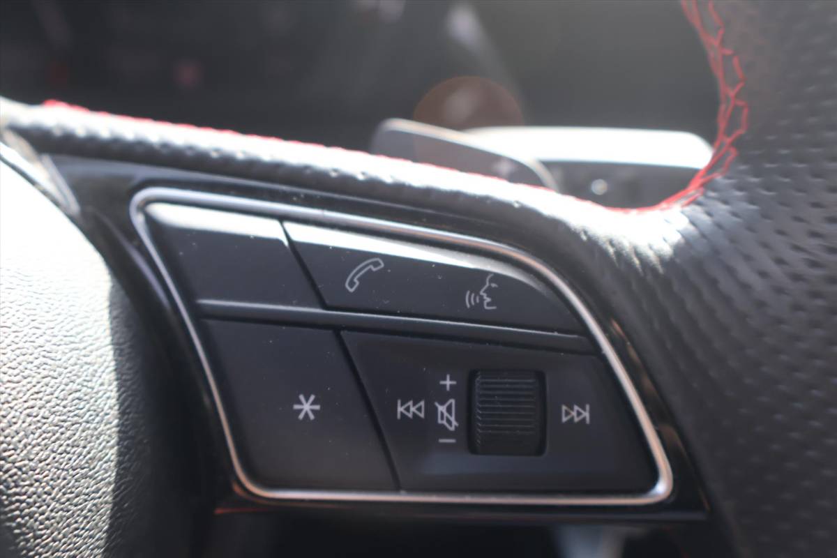 Audi A3 Audi A3 Sportback 35 S-Line TFSI 150pk | Navi | Trekhaak | RS Stoelen | Carplay | Sportstoelen | Stoelverwarming |