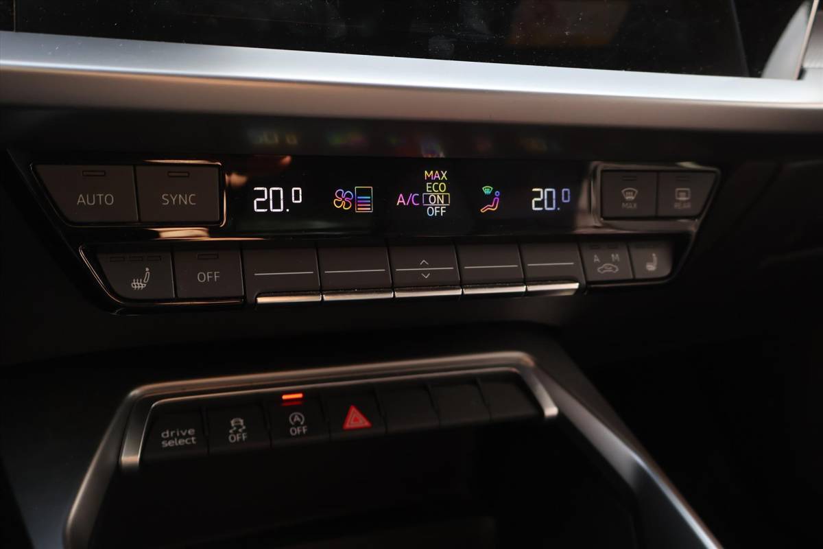 Audi A3 Audi A3 Sportback 35 S-Line TFSI 150pk | Navi | Trekhaak | RS Stoelen | Carplay | Sportstoelen | Stoelverwarming |
