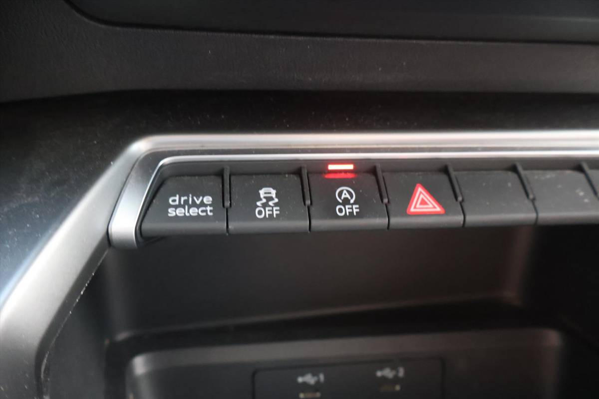 Audi A3 Audi A3 Sportback 35 S-Line TFSI 150pk | Navi | Trekhaak | RS Stoelen | Carplay | Sportstoelen | Stoelverwarming |