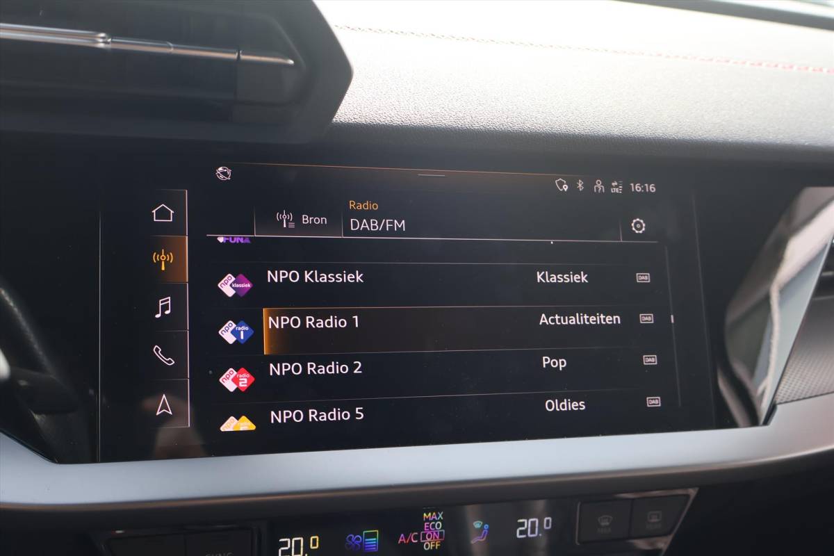 Audi A3 Audi A3 Sportback 35 S-Line TFSI 150pk | Navi | Trekhaak | RS Stoelen | Carplay | Sportstoelen | Stoelverwarming |