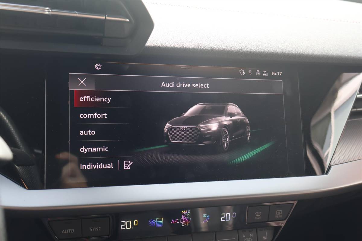 Audi A3 Audi A3 Sportback 35 S-Line TFSI 150pk | Navi | Trekhaak | RS Stoelen | Carplay | Sportstoelen | Stoelverwarming |