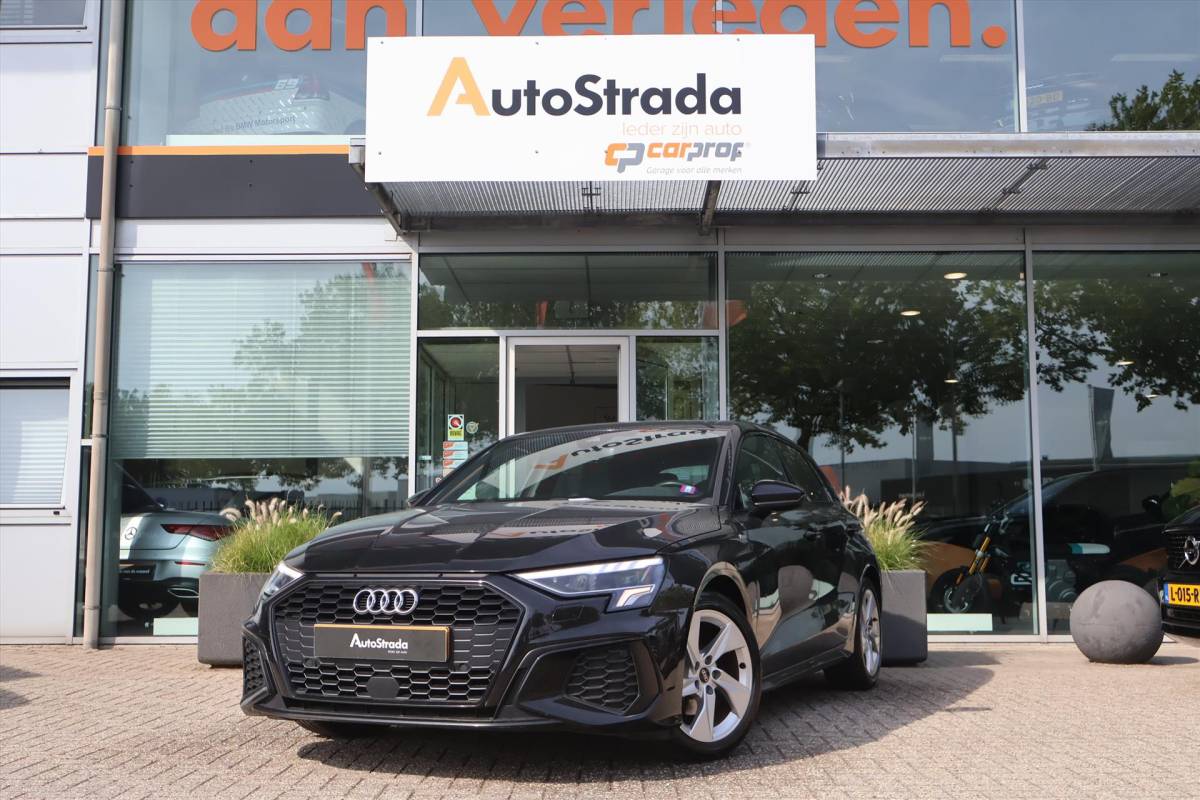 Audi A3 Audi A3 Sportback 35 S-Line TFSI 150pk | Navi | Trekhaak | RS Stoelen | Carplay | Sportstoelen | Stoelverwarming |