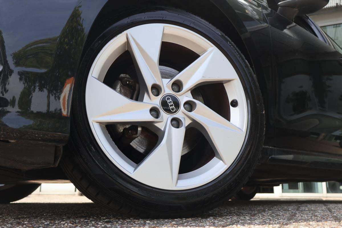 Audi A3 Audi A3 Sportback 35 S-Line TFSI 150pk | Navi | Trekhaak | RS Stoelen | Carplay | Sportstoelen | Stoelverwarming |