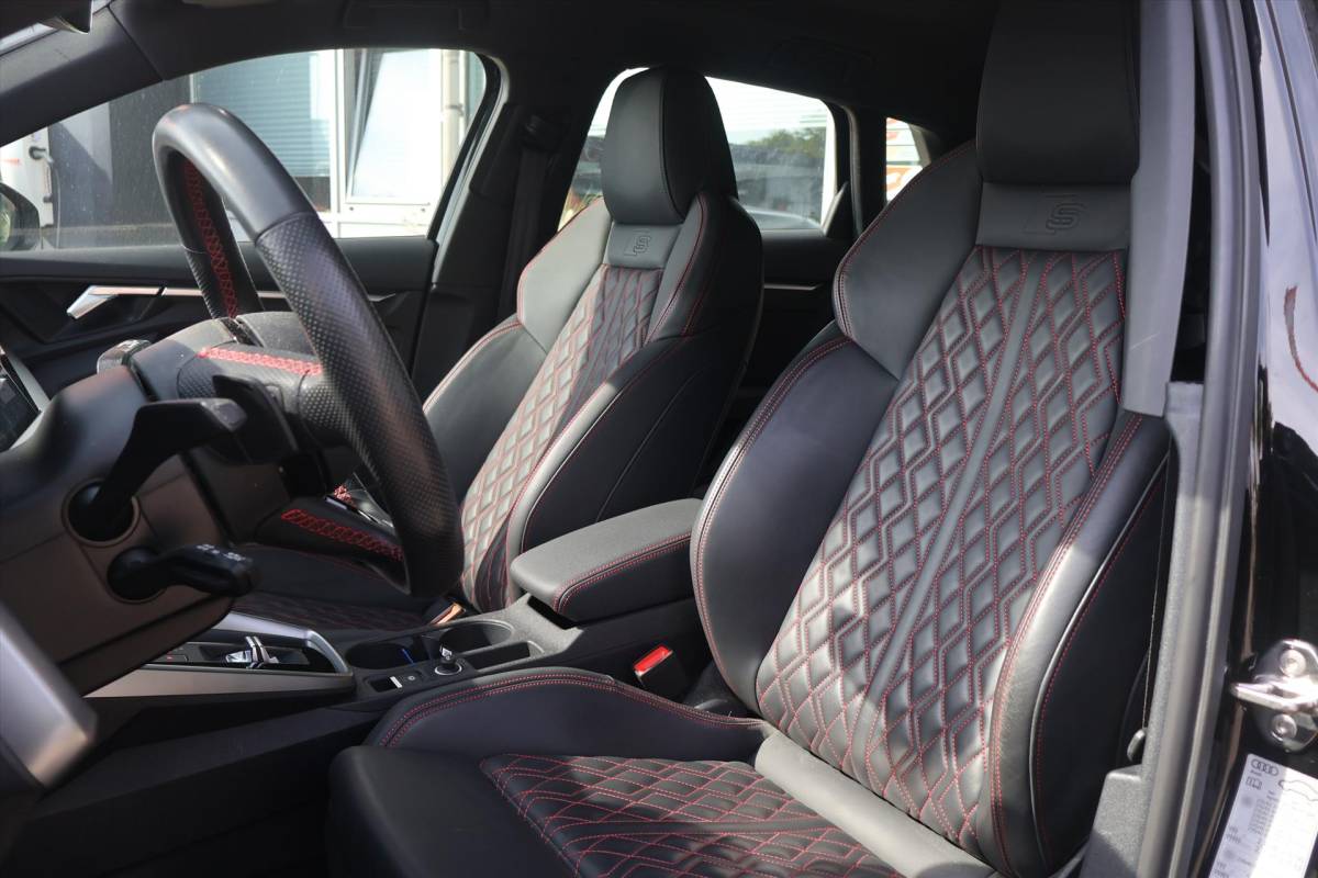 Audi A3 Audi A3 Sportback 35 S-Line TFSI 150pk | Navi | Trekhaak | RS Stoelen | Carplay | Sportstoelen | Stoelverwarming |