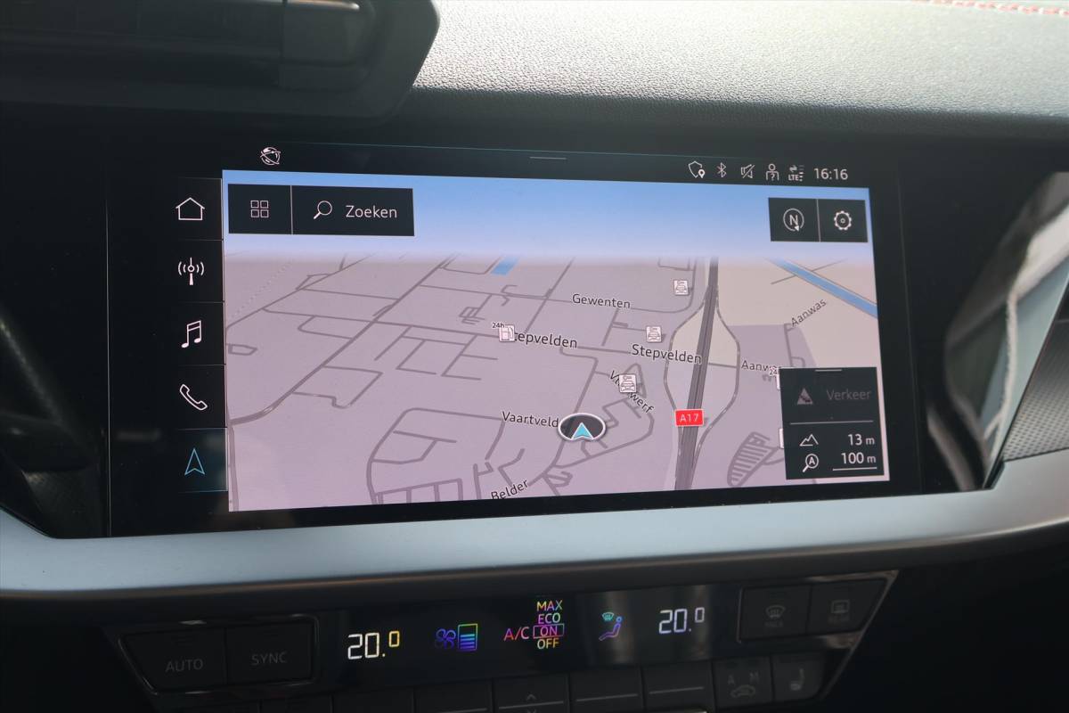Audi A3 Audi A3 Sportback 35 S-Line TFSI 150pk | Navi | Trekhaak | RS Stoelen | Carplay | Sportstoelen | Stoelverwarming |
