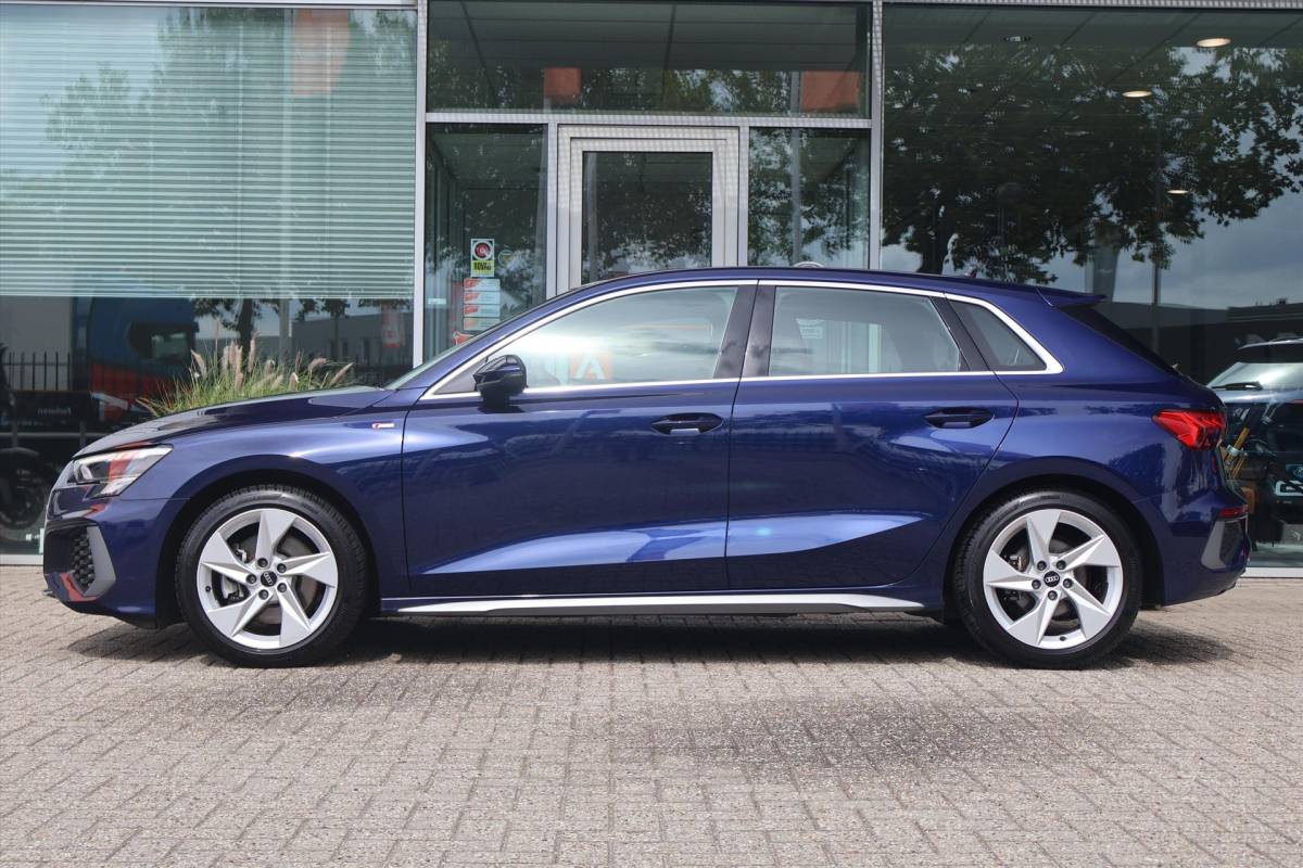 Audi A3 Audi A3 Sportback 35 TFSI S-Line 150pk | RS Stoelen | B&O | Navi | LED | Cruise | Virtual | Climate
