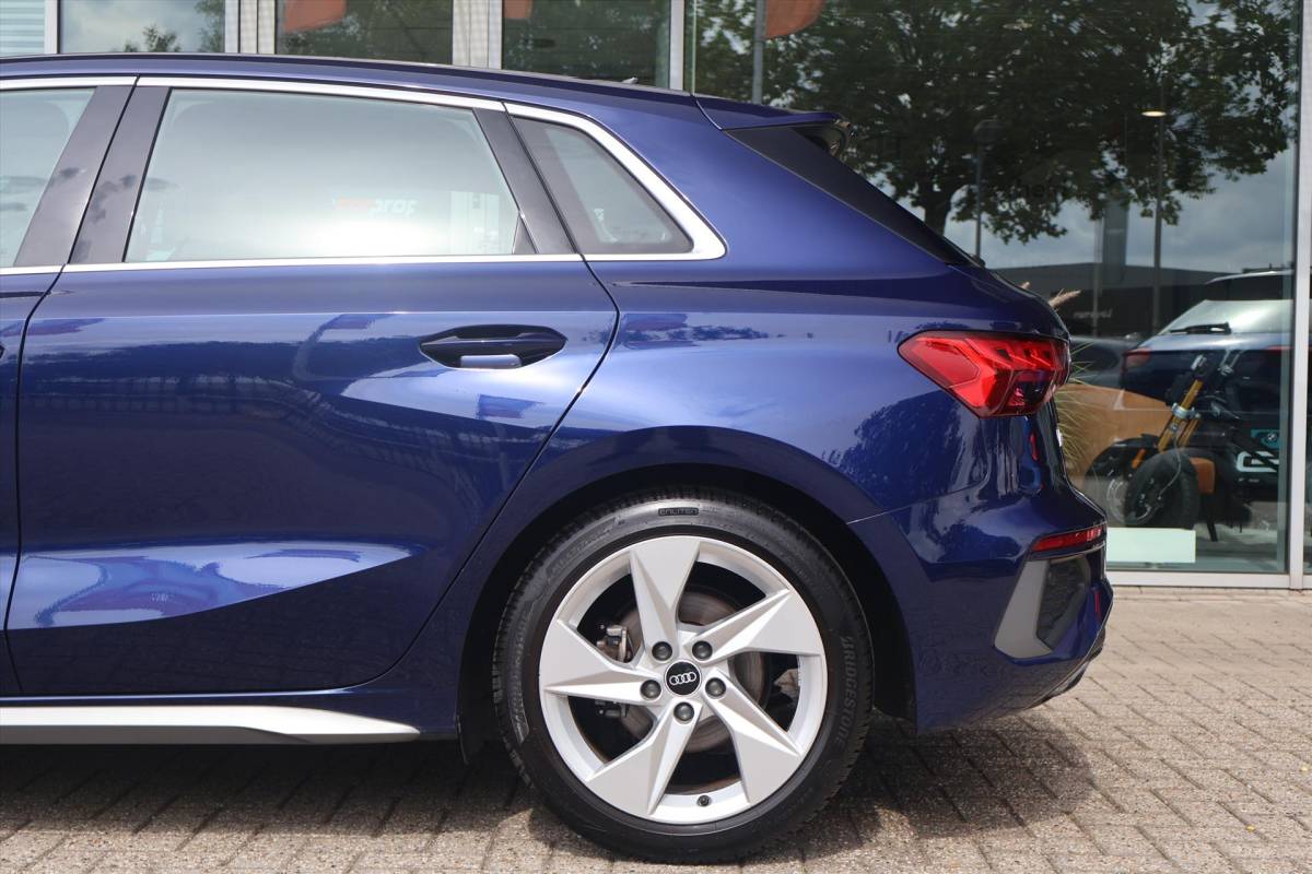 Audi A3 Audi A3 Sportback 35 TFSI S-Line 150pk | RS Stoelen | B&O | Navi | LED | Cruise | Virtual | Climate