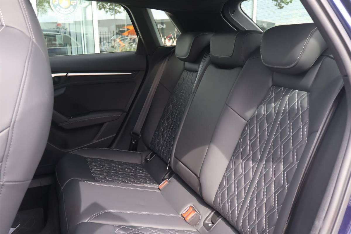 Audi A3 Audi A3 Sportback 35 TFSI S-Line 150pk | RS Stoelen | B&O | Navi | LED | Cruise | Virtual | Climate