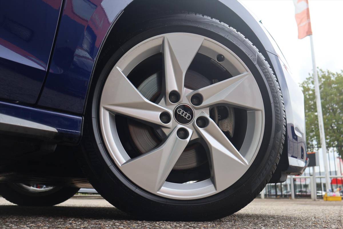 Audi A3 Audi A3 Sportback 35 TFSI S-Line 150pk | RS Stoelen | B&O | Navi | LED | Cruise | Virtual | Climate