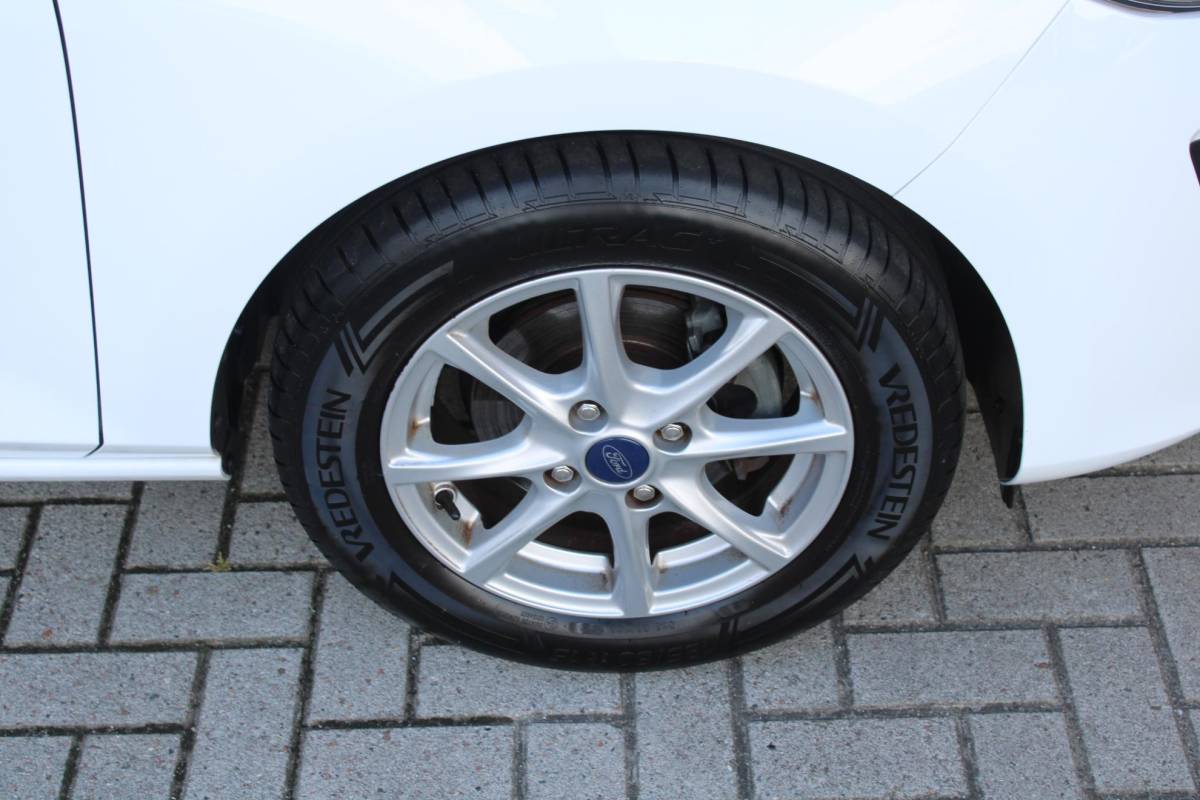 Ford Fiesta Ford Fiesta 1.0 EcoBoost Titanium | Automaat | Climate control | Scherm | Keyless entry | Elektrisch inkapbare spiegels | Cruise control