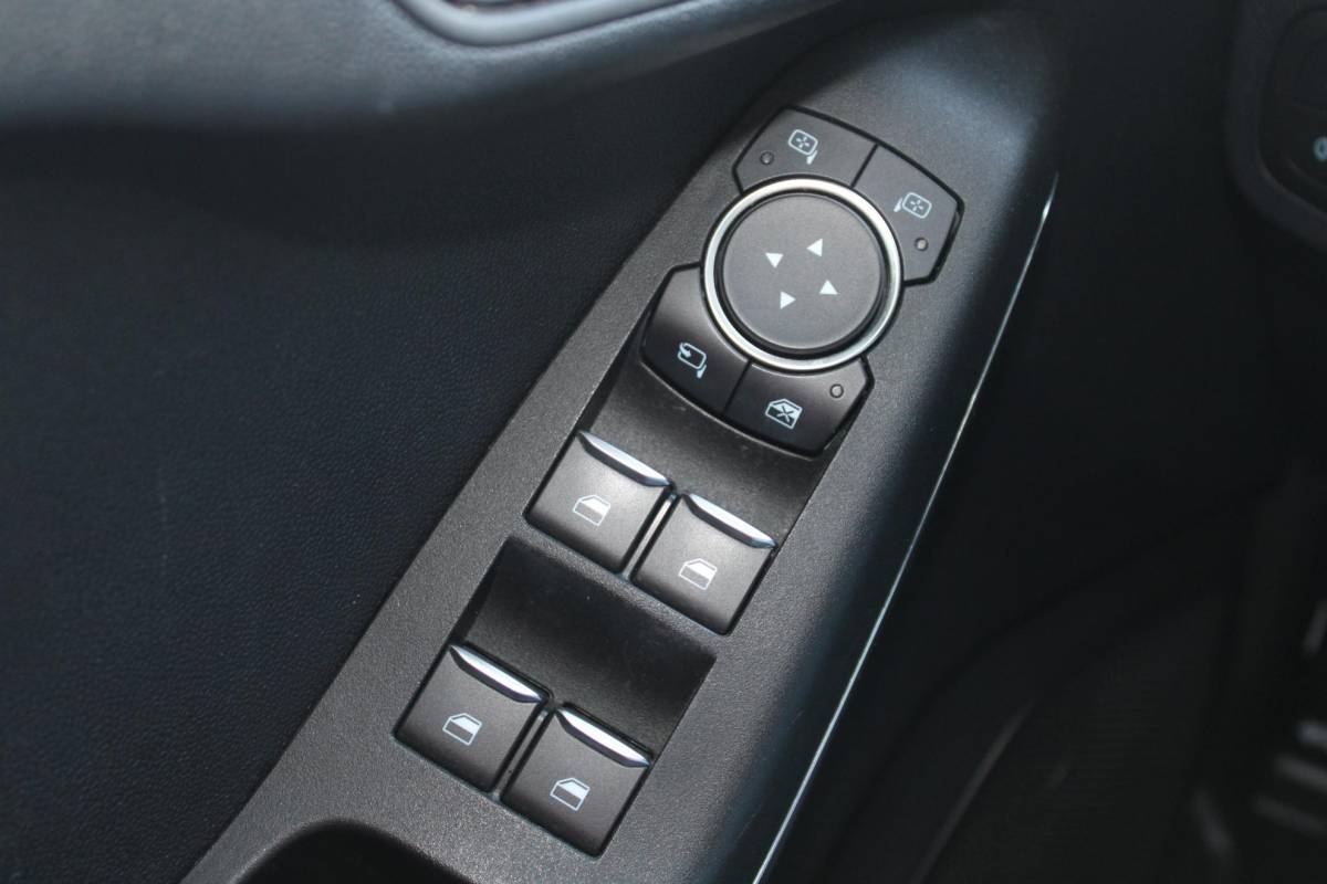 Ford Fiesta Ford Fiesta 1.0 EcoBoost Titanium | Automaat | Climate control | Scherm | Keyless entry | Elektrisch inkapbare spiegels | Cruise control