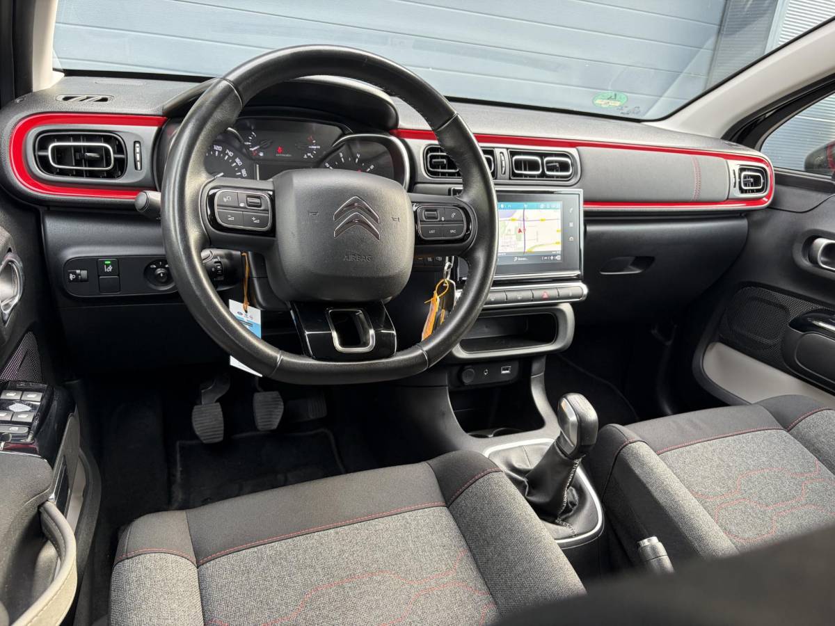 Citroën C3 Citroen C3 1.2 PureTech Shine ✓2e Eigenaar✓Camera✓Carplay✓Navi✓Trekhaak✓Pdc✓Clima✓Cruise✓17”Lm velgen✓Rijstrooksensor✓N.A.P✓Apk tot 04-2027