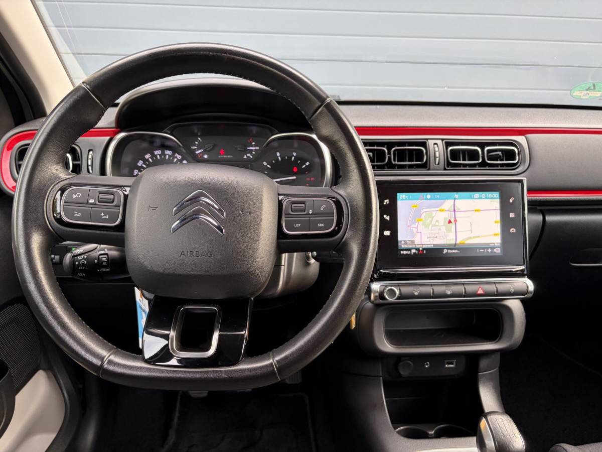 Citroën C3 Citroen C3 1.2 PureTech Shine ✓2e Eigenaar✓Camera✓Carplay✓Navi✓Trekhaak✓Pdc✓Clima✓Cruise✓17”Lm velgen✓Rijstrooksensor✓N.A.P✓Apk tot 04-2027