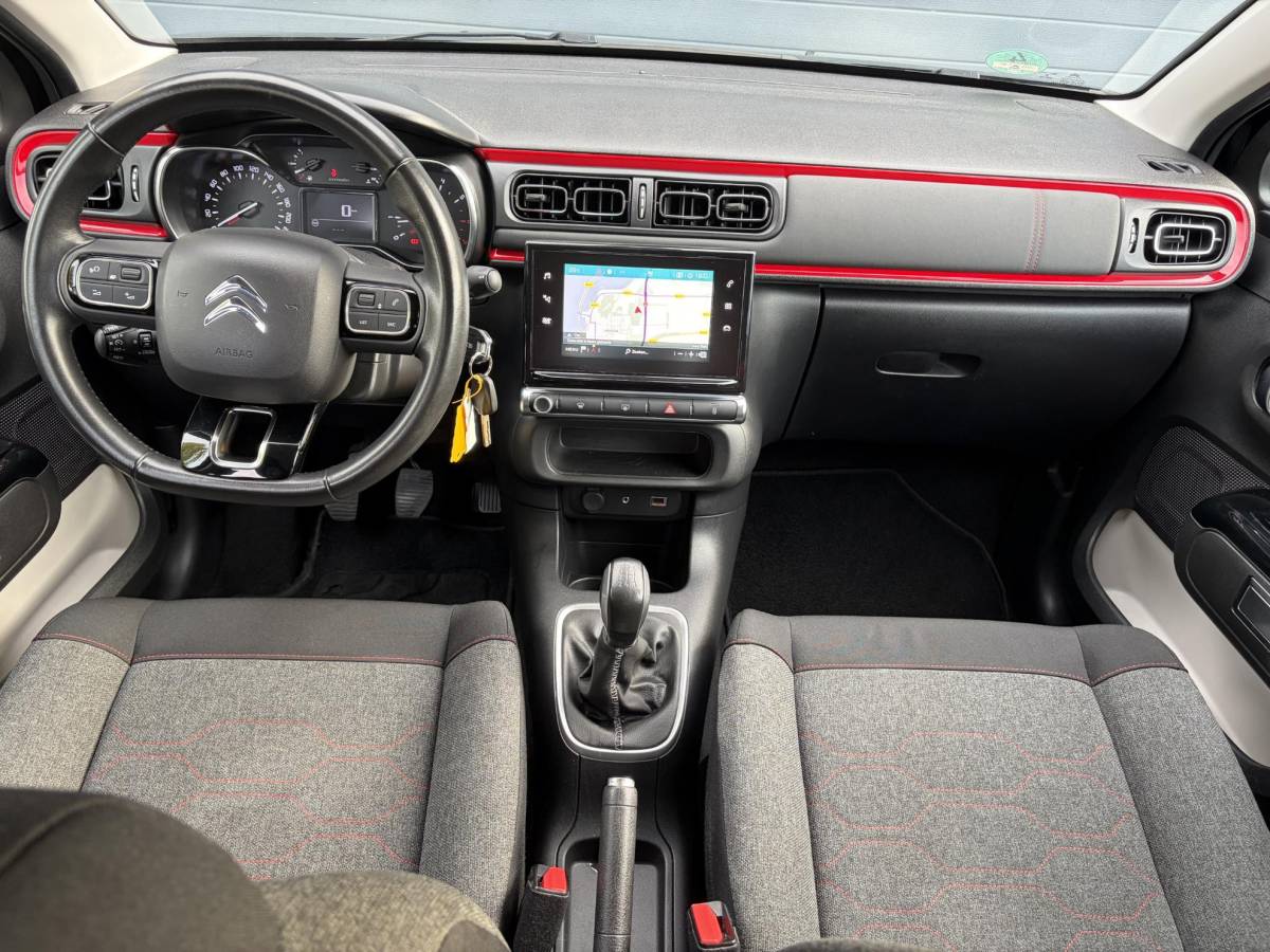 Citroën C3 Citroen C3 1.2 PureTech Shine ✓2e Eigenaar✓Camera✓Carplay✓Navi✓Trekhaak✓Pdc✓Clima✓Cruise✓17”Lm velgen✓Rijstrooksensor✓N.A.P✓Apk tot 04-2027