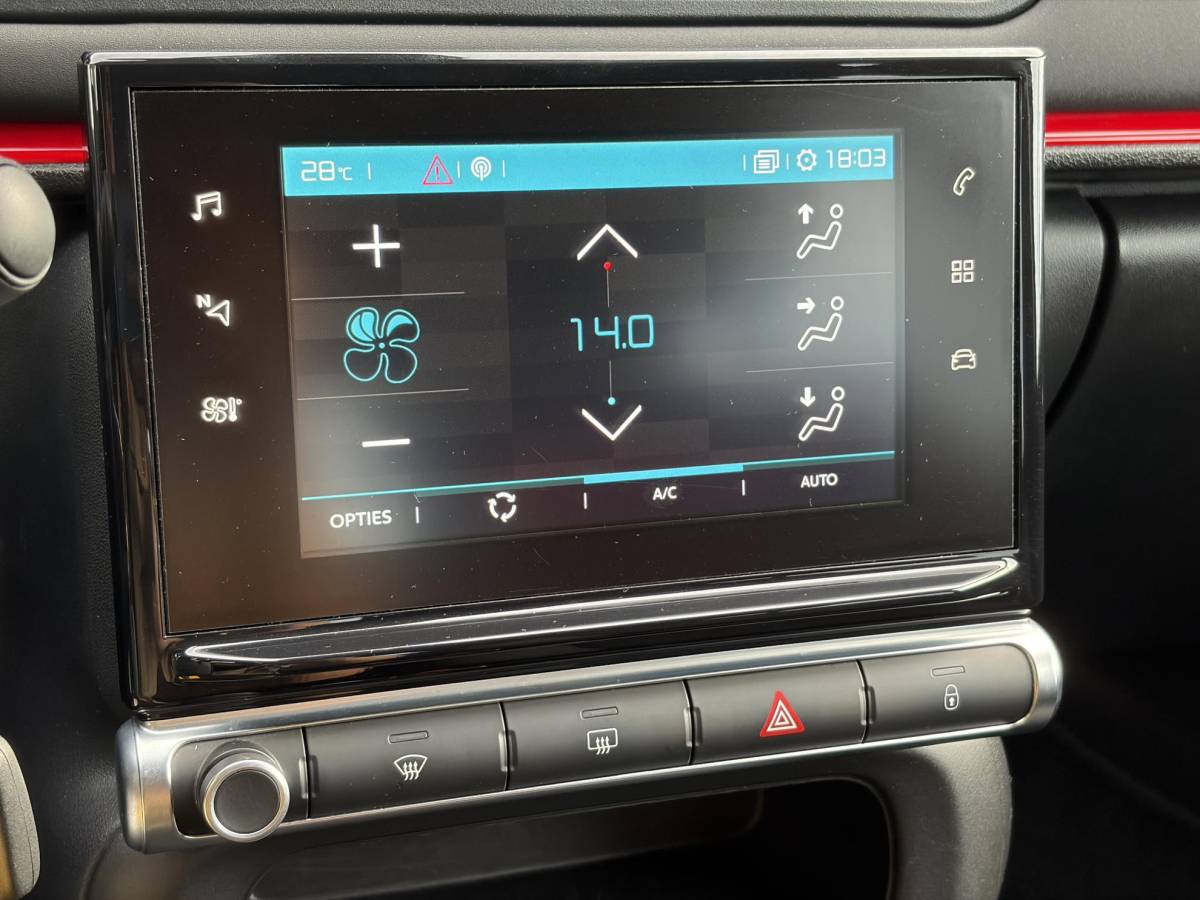 Citroën C3 Citroen C3 1.2 PureTech Shine ✓2e Eigenaar✓Camera✓Carplay✓Navi✓Trekhaak✓Pdc✓Clima✓Cruise✓17”Lm velgen✓Rijstrooksensor✓N.A.P✓Apk tot 04-2027