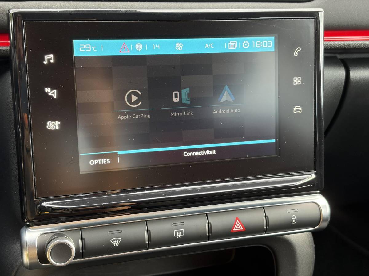 Citroën C3 Citroen C3 1.2 PureTech Shine ✓2e Eigenaar✓Camera✓Carplay✓Navi✓Trekhaak✓Pdc✓Clima✓Cruise✓17”Lm velgen✓Rijstrooksensor✓N.A.P✓Apk tot 04-2027