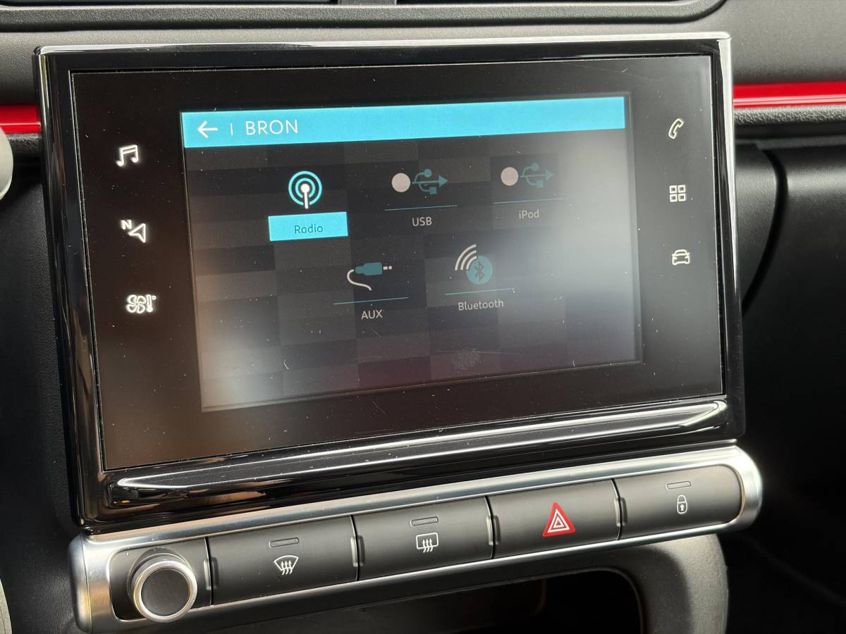 Citroën C3 Citroen C3 1.2 PureTech Shine ✓2e Eigenaar✓Camera✓Carplay✓Navi✓Trekhaak✓Pdc✓Clima✓Cruise✓17”Lm velgen✓Rijstrooksensor✓N.A.P✓Apk tot 04-2027