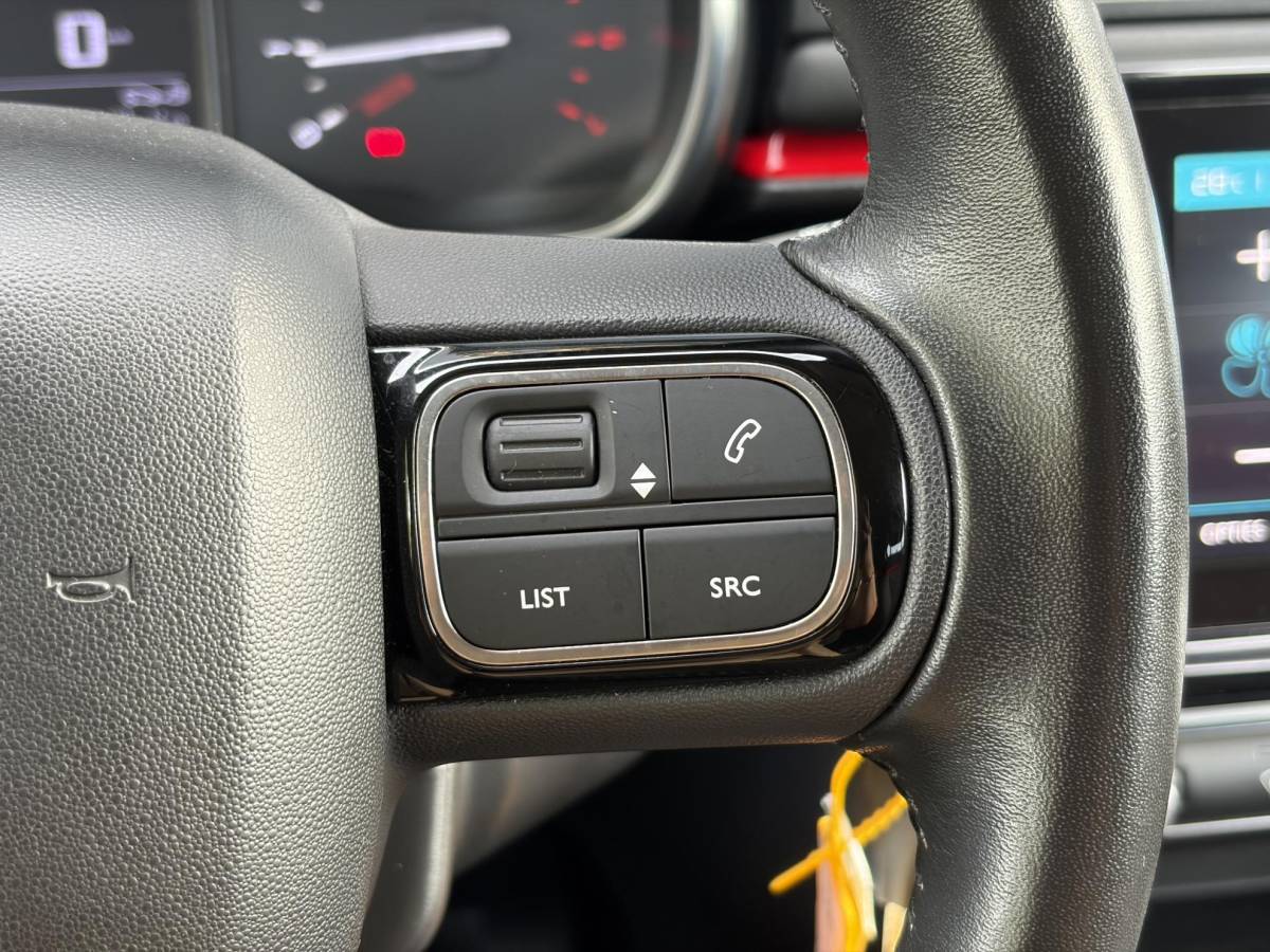 Citroën C3 Citroen C3 1.2 PureTech Shine ✓2e Eigenaar✓Camera✓Carplay✓Navi✓Trekhaak✓Pdc✓Clima✓Cruise✓17”Lm velgen✓Rijstrooksensor✓N.A.P✓Apk tot 04-2027