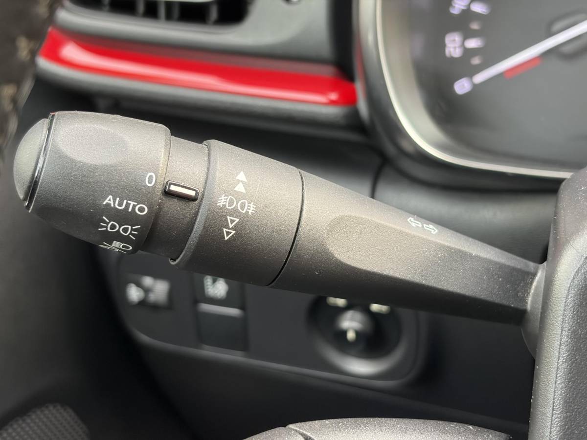 Citroën C3 Citroen C3 1.2 PureTech Shine ✓2e Eigenaar✓Camera✓Carplay✓Navi✓Trekhaak✓Pdc✓Clima✓Cruise✓17”Lm velgen✓Rijstrooksensor✓N.A.P✓Apk tot 04-2027