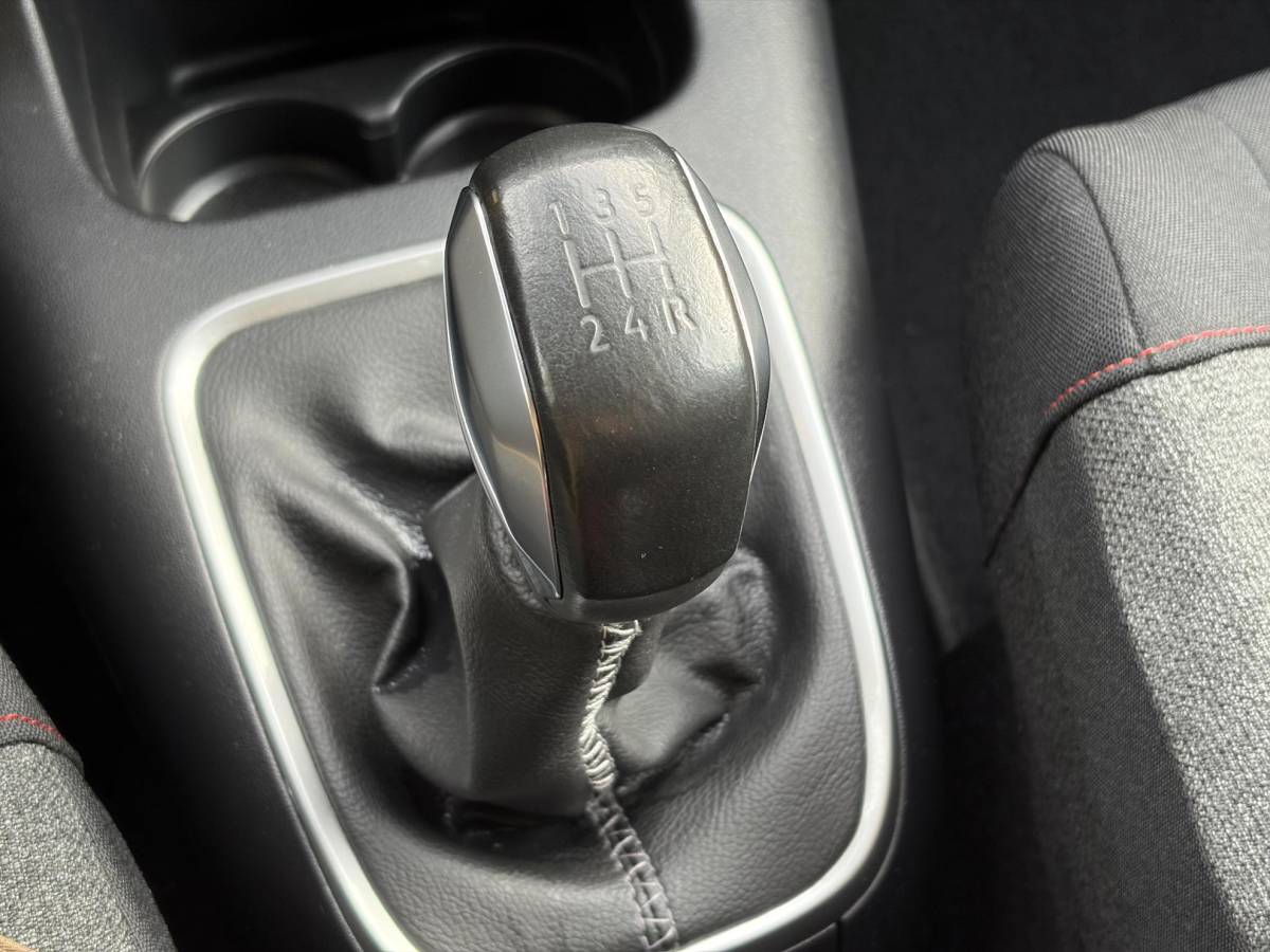 Citroën C3 Citroen C3 1.2 PureTech Shine ✓2e Eigenaar✓Camera✓Carplay✓Navi✓Trekhaak✓Pdc✓Clima✓Cruise✓17”Lm velgen✓Rijstrooksensor✓N.A.P✓Apk tot 04-2027