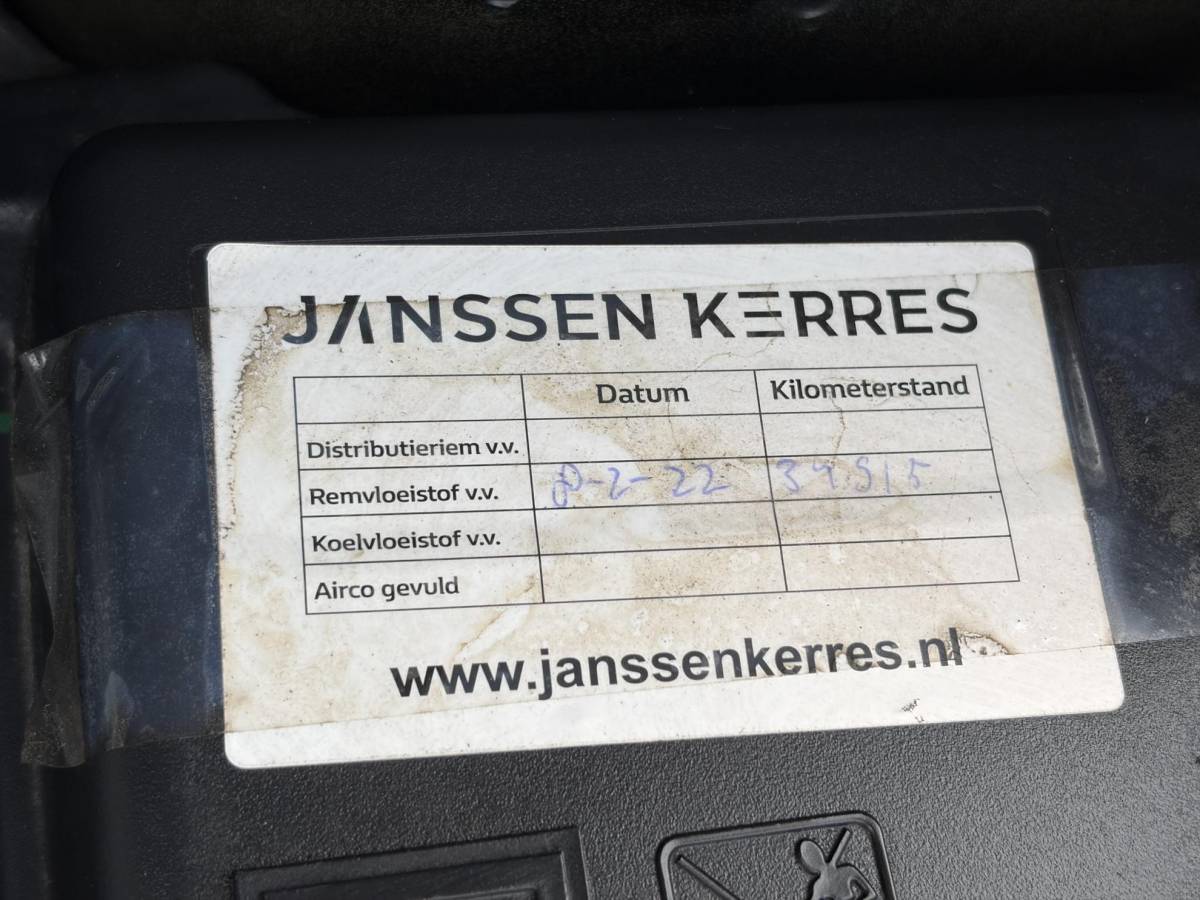 Citroën C3 Citroen C3 1.2 PureTech Shine ✓2e Eigenaar✓Camera✓Carplay✓Navi✓Trekhaak✓Pdc✓Clima✓Cruise✓17”Lm velgen✓Rijstrooksensor✓N.A.P✓Apk tot 04-2027