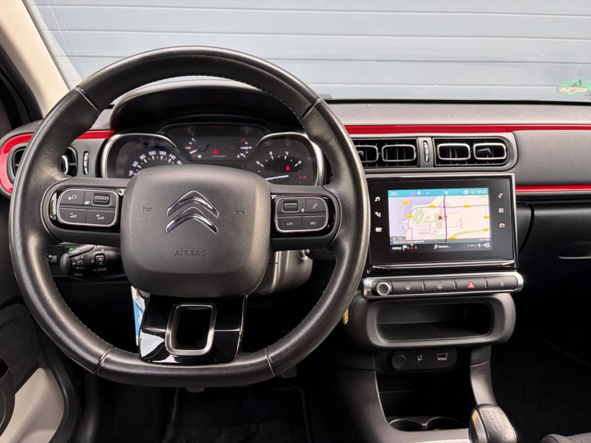 Citroën C3 Citroen C3 1.2 PureTech Shine ✓2e Eigenaar✓Camera✓Carplay✓Navi✓Trekhaak✓Pdc✓Clima✓Cruise✓17”Lm velgen✓Rijstrooksensor✓N.A.P✓Apk tot 04-2027
