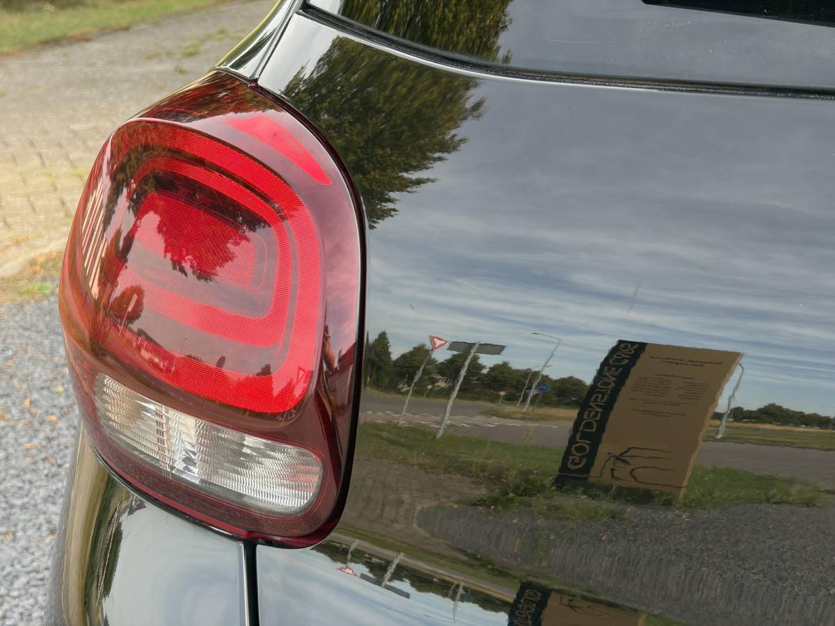 Citroën C3 Citroen C3 1.2 PureTech Shine ✓2e Eigenaar✓Camera✓Carplay✓Navi✓Trekhaak✓Pdc✓Clima✓Cruise✓17”Lm velgen✓Rijstrooksensor✓N.A.P✓Apk tot 04-2027