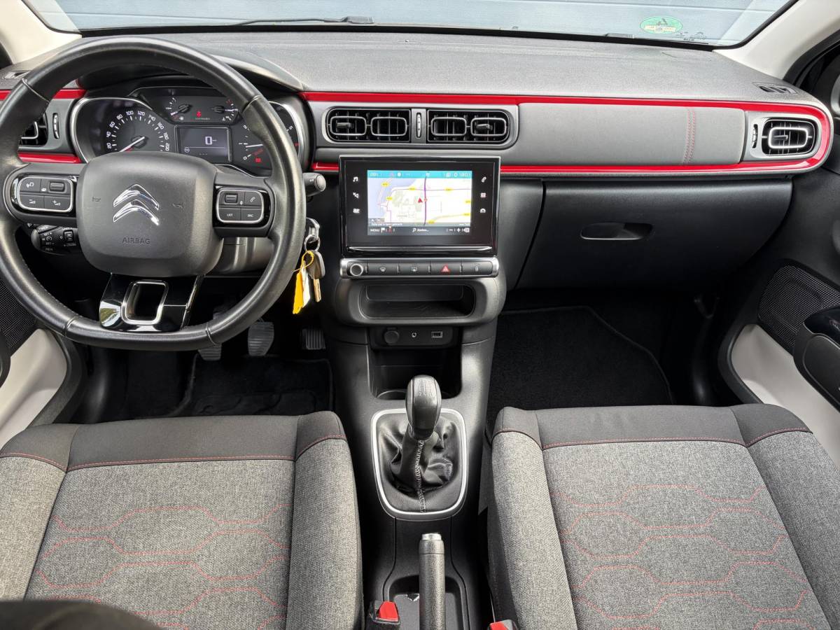 Citroën C3 Citroen C3 1.2 PureTech Shine ✓2e Eigenaar✓Camera✓Carplay✓Navi✓Trekhaak✓Pdc✓Clima✓Cruise✓17”Lm velgen✓Rijstrooksensor✓N.A.P✓Apk tot 04-2027