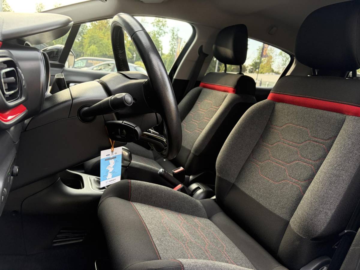 Citroën C3 Citroen C3 1.2 PureTech Shine ✓2e Eigenaar✓Camera✓Carplay✓Navi✓Trekhaak✓Pdc✓Clima✓Cruise✓17”Lm velgen✓Rijstrooksensor✓N.A.P✓Apk tot 04-2027