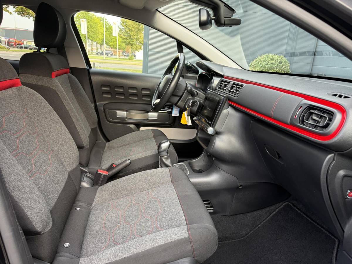 Citroën C3 Citroen C3 1.2 PureTech Shine ✓2e Eigenaar✓Camera✓Carplay✓Navi✓Trekhaak✓Pdc✓Clima✓Cruise✓17”Lm velgen✓Rijstrooksensor✓N.A.P✓Apk tot 04-2027