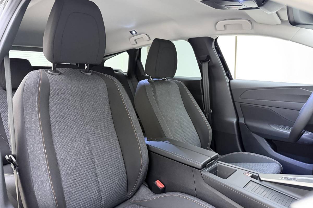 Peugeot 308 Peugeot 308 SW 1.2 Hybrid 145pk e-DCS6 Business | Achteruitrijcamera | Automaat | Apple Carplay/Android Auto | Climate Control | Nieuwe type