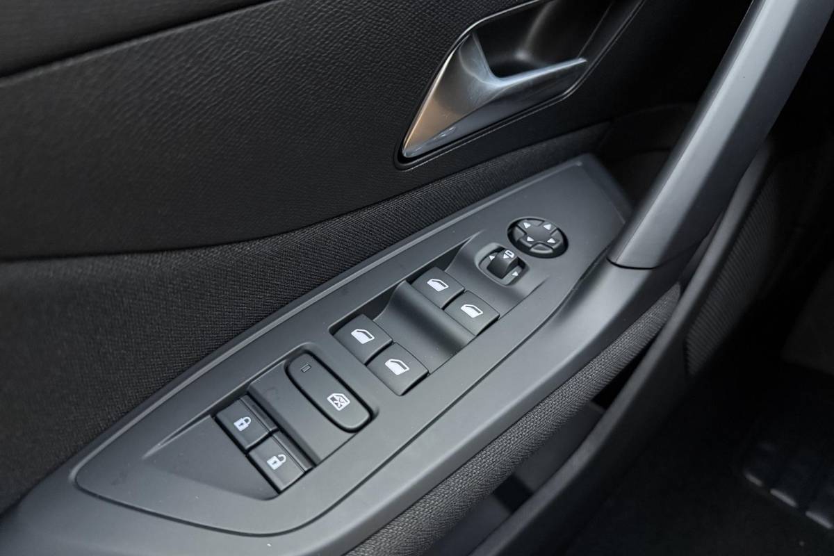 Peugeot 308 Peugeot 308 SW 1.2 Hybrid 145pk e-DCS6 Business | Achteruitrijcamera | Automaat | Apple Carplay/Android Auto | Climate Control | Nieuwe type