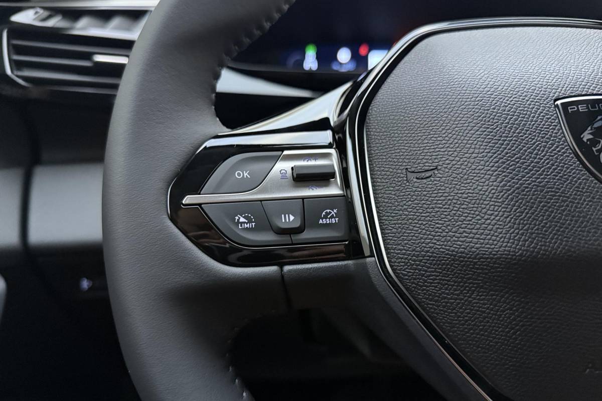 Peugeot 308 Peugeot 308 SW 1.2 Hybrid 145pk e-DCS6 Business | Achteruitrijcamera | Automaat | Apple Carplay/Android Auto | Climate Control | Nieuwe type