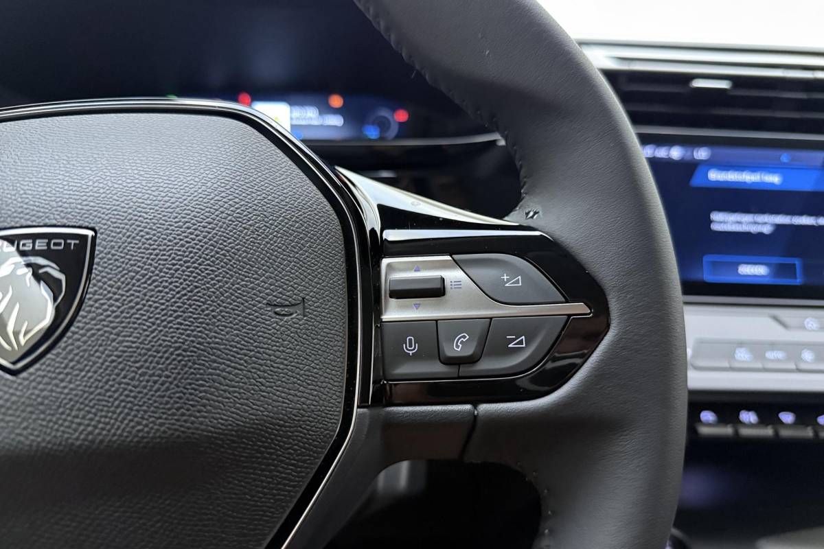 Peugeot 308 Peugeot 308 SW 1.2 Hybrid 145pk e-DCS6 Business | Achteruitrijcamera | Automaat | Apple Carplay/Android Auto | Climate Control | Nieuwe type