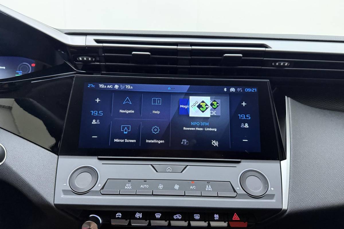 Peugeot 308 Peugeot 308 SW 1.2 Hybrid 145pk e-DCS6 Business | Achteruitrijcamera | Automaat | Apple Carplay/Android Auto | Climate Control | Nieuwe type