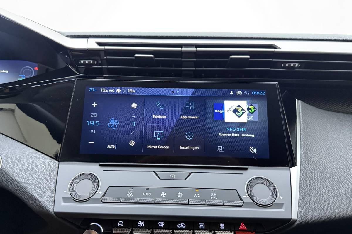 Peugeot 308 Peugeot 308 SW 1.2 Hybrid 145pk e-DCS6 Business | Achteruitrijcamera | Automaat | Apple Carplay/Android Auto | Climate Control | Nieuwe type