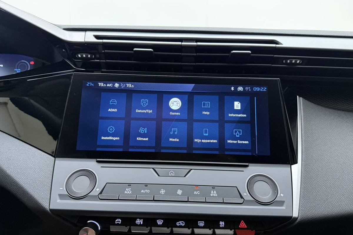 Peugeot 308 Peugeot 308 SW 1.2 Hybrid 145pk e-DCS6 Business | Achteruitrijcamera | Automaat | Apple Carplay/Android Auto | Climate Control | Nieuwe type